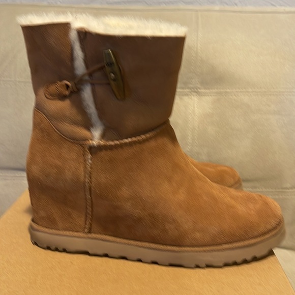 UGG Classic Femme Button Toggle Wedge Boot - Picture 5 of 12